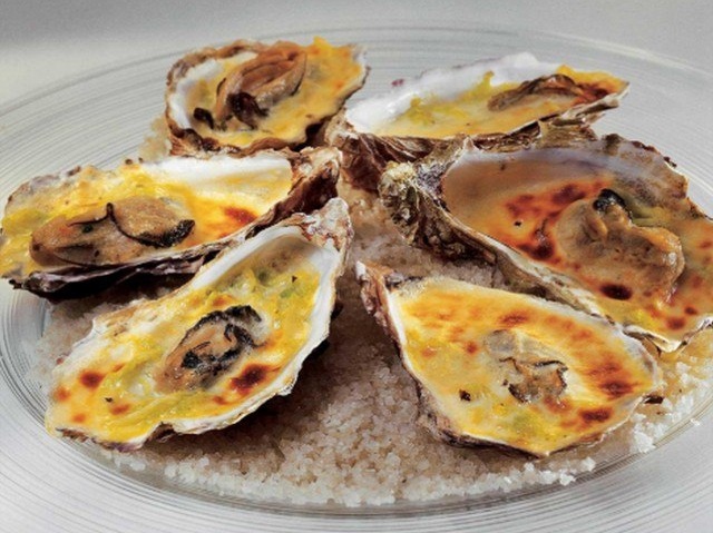 Des huîtres au four au Curry, au Pineau et au Roquefort