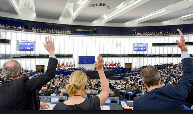 Le Parlement Européen pour une protection contre les faillites de compagnies aériennes